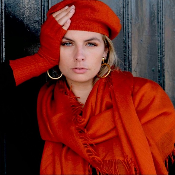 100% Cashmere Made in Scotland Oversized Wrap Shawl Scarf Throw XXL Red NEW - Picture 3 of 5